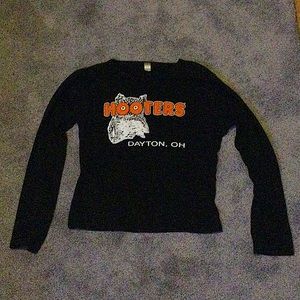 Hooter’s long sleeve shirt